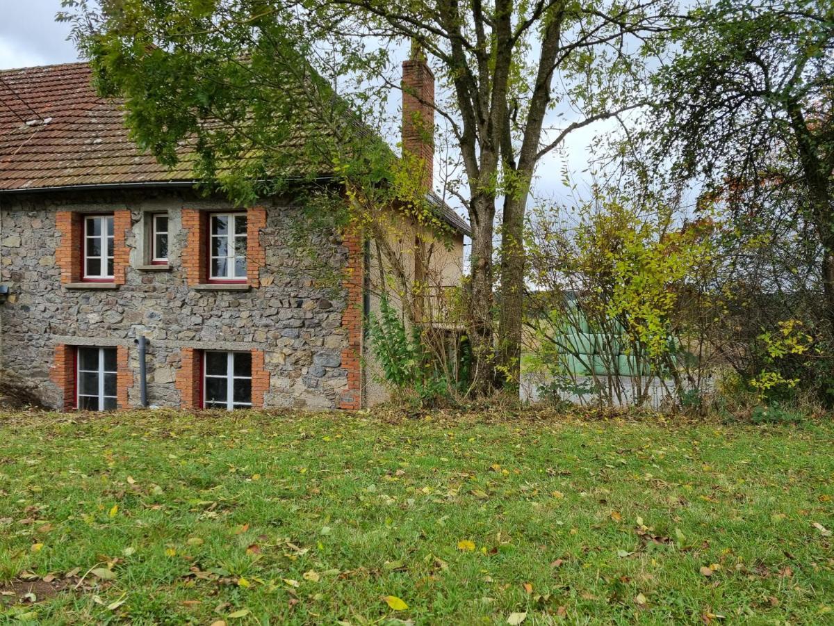 Appartamento Le Montaurier Combrailles Esterno foto