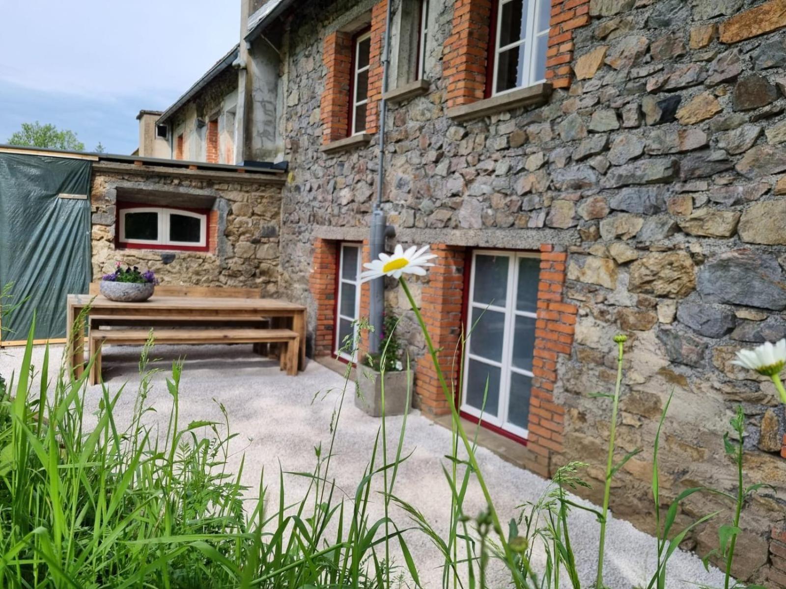 Appartamento Le Montaurier Combrailles Esterno foto